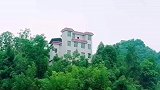 山顶居然空投了一套四层小洋楼，也不知道主人住着啥感想