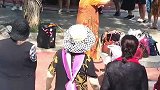 广场舞变合唱团，阿姨们在公园合唱笑纳