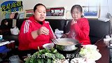 农村媳妇嘴馋了,做了好吃又美味的排骨火锅,热腾腾的吃上真舒服