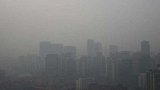 不堪空气污染爆表 印度人花钱去氧吧呼吸：15分钟约49元钱
