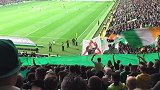 欧冠-1718赛季-壮观！凯尔特人球迷震撼拉歌 巨型横幅致敬罗杰斯-新闻