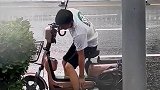 太不听话了，拖鞋有他自己的想法