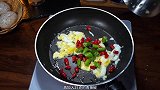 鸡蛋炒辣椒怎么炒才好吃，简单又好吃的鸡蛋炒辣椒，超级下饭
