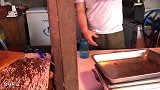 阿远请小姑吃烤肉，准备的五花肉、牛肉，吃完烤肉接着吃虾