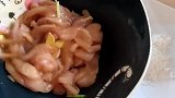 喜欢吃炸鸡柳不用再出去买了，自己在家做，肉质鲜嫩，健康又干净