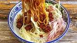 炸酱面好不好吃，炸酱很关键，洪亮饱满肉油分离，加一勺太香了