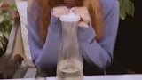 有这么漂亮的媳妇就不要这样子学了，搞不好后果很严重哦