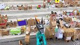 高校组织“变废为宝”活动，交一个小狗，可以抽签换一个小狗