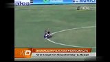 足球-13年-惨剧 秘鲁联赛的球员被恐怖爆头踢晕-新闻
