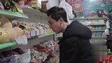 美女买橘子，竟直接把橘子皮扒了，真是太逗了