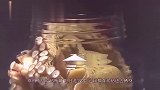 把章鱼放进罐子里,将盖子拧紧放入水中,章鱼如何逃出来