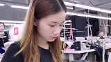 厂里的小姐姐，她不仅长得漂亮而且工作也认真，大家都叫她厂花