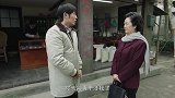小伙在杂货店打杂，母亲看不过去为他安排工作
