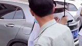 张含韵求求你们不要蹲下 张含韵请求代拍说“求求你们不要蹲下（拍）” ……看得人拳头硬了