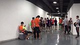 中超-17赛季-团泊突降大雨 鲁能球员暂留球场-花絮