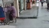 大娘；我发过誓，永不踏入铁门半步