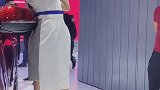 广州车展火热进行中，小姐姐斯文大方，形象很好