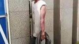没有路就造一条路，大兄弟这个身材，女人看了都流泪