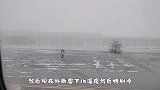 巴铁小哥实拍新疆机场，零下15度中国工人还坚守岗位，为他点赞