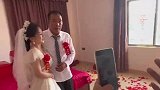 爷爷结婚大喜之日，众宾客纷纷举起手机拍摄