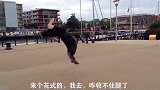 为了掩饰尴尬再来一个花式的，没想到后面还有一个更尴尬的