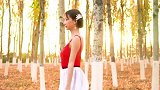 树林里的一字马表演，动作太唯美了