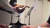 老师和学生都没练琴,这样谁也别说谁了