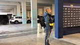 现场直击：PP体育现场团深入玫瑰园球场 等待球员豪华座驾现身