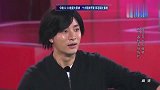 林丹发球杀气腾腾，打坏球拍，陈小春秒变迷弟：拍子能送我吗