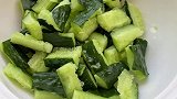 夏天我家餐桌上经常做的凉拌菜，就是这道腐竹拌黄瓜，清爽开胃又解腻 凉拌菜