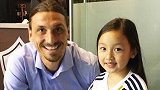 耳朵怀孕！7岁华裔女孩开场仪式献天籁之声 伊布都兴奋鼓掌