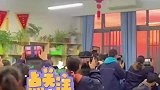 班主任让初三学生，暂停早自习看满天朝霞，老师读书声音声音大