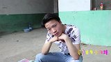 短剧：妈妈给甜甜扎辫子哥哥也想要，结果被扎成了刺猬头！真搞笑