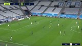 第63分钟里昂球员孟菲斯射门 - 打偏