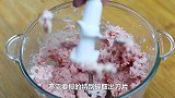 想要做出美味的肉丸汤，调肉馅比例很重要，这样调肉丸不散还Q弹