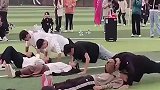 学校俯卧撑比赛，另外三个同学起步就已经赢了