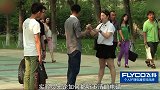 男友打电话说分手，女友助听器坏了听不清，下一秒坑惨了路人