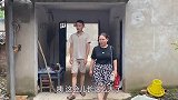 女婿来到岳父家，饿着肚子吃一碗泡面，岳父连忙拿出牛肉招待
