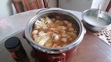 湖北婆婆午餐做了5个菜，广东媳妇大口吃牛肉丸，连吃6个!
