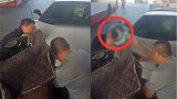 北京：骑电车不慎撞上兰博基尼 大叔拎起头盔狂砸自己脑袋