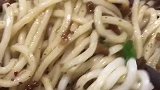 一碗面一盆肉，吃起来可真带劲