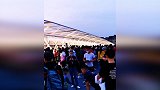 成都新晋网红桥人山人海 管理部门回应