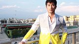 高以翔爸妈时隔6天再现身，墨镜遮面难掩憔悴，七字问候温暖人心