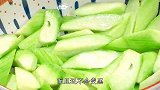 丝瓜炒毛豆家常做法，色泽翠绿，好吃不发黑