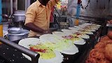印度街头最牛的摊煎饼达人，老板一口气做十几个，照样信手拈来