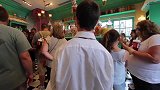 在主题公园里跑酷