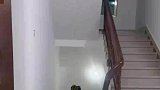 老公半夜去买夜宵，回家时轻手轻脚怕被发现