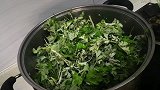 1个白薯，半碗糯米粉，做青团，不加1粒糖，软糯香甜，不塌陷