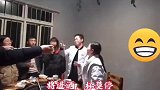 一群语文老师聚会，一边吟诗一边饮酒