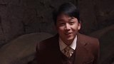 精彩视频小伙来救媳妇，谁想土匪用媳妇当靶子，媳妇顿时吓懵了